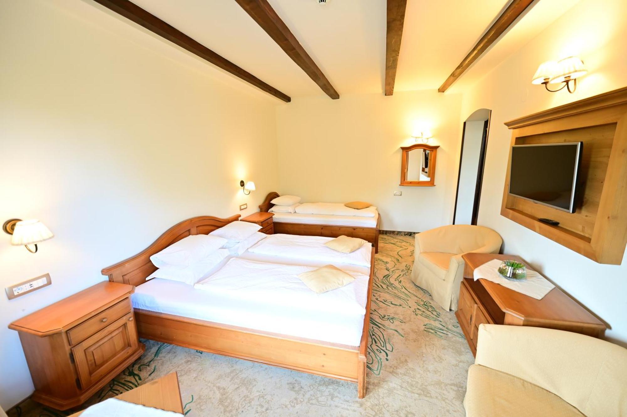 Natura Family Resort Avrig Luaran gambar